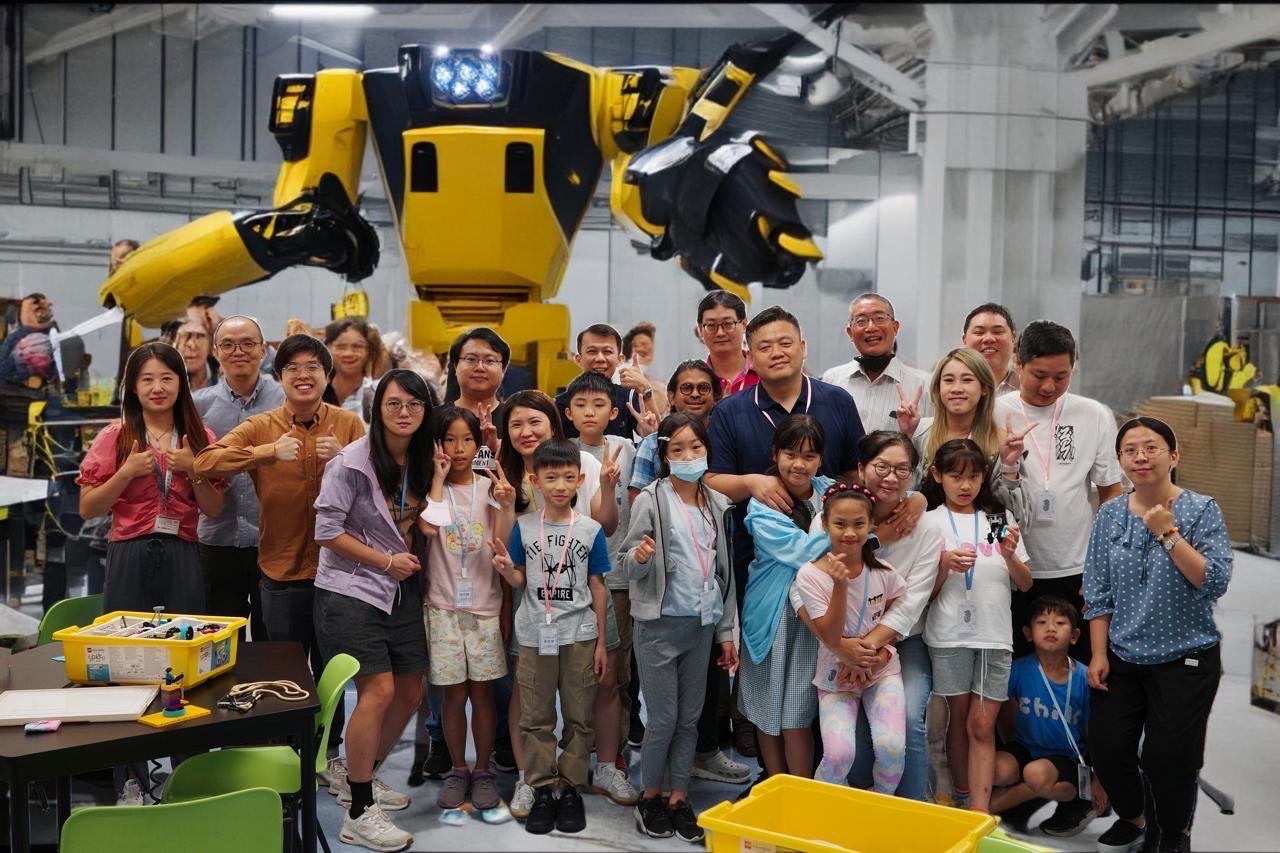A glimpse of the “2024 Nanyang Technological University Meets AI Robots STEAM Study Tour” camp